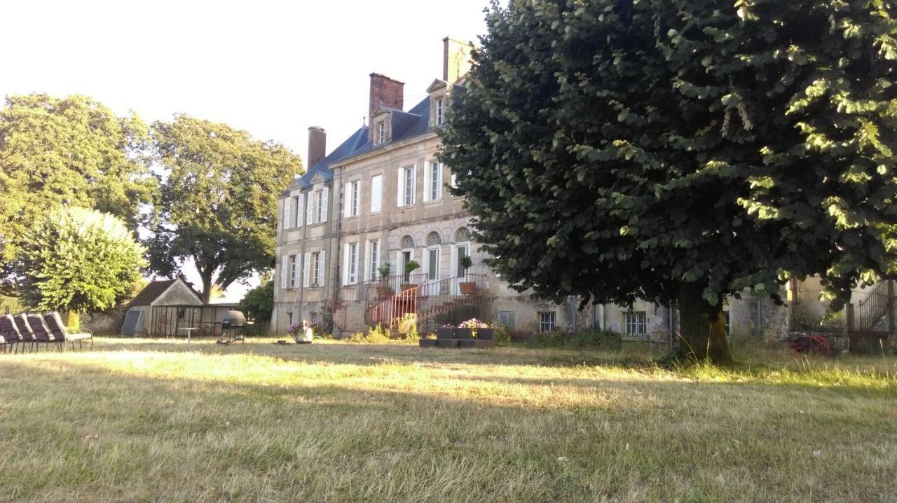 Chateau Des Noces Bazoges-en-Pareds Bagian luar foto