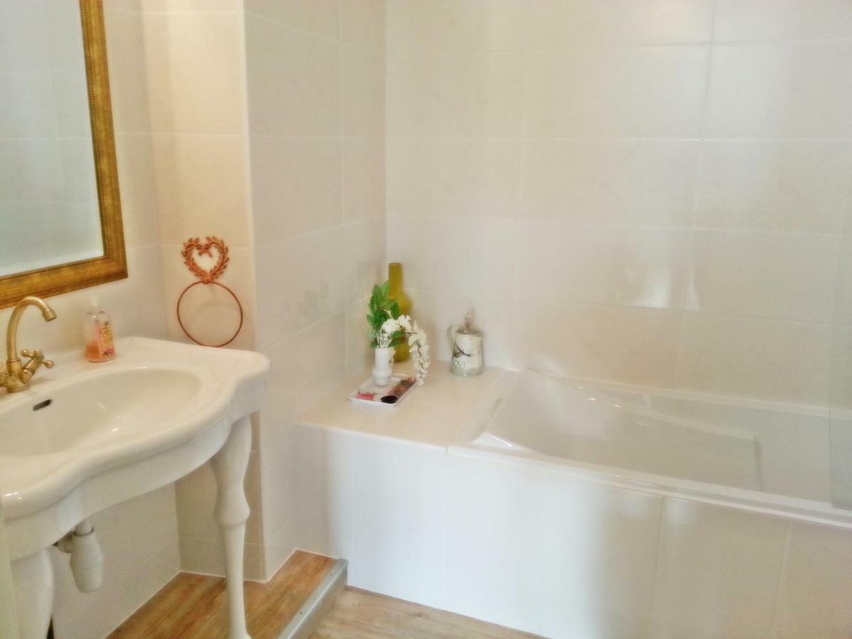 Chateau Des Noces Bazoges-en-Pareds Bagian luar foto