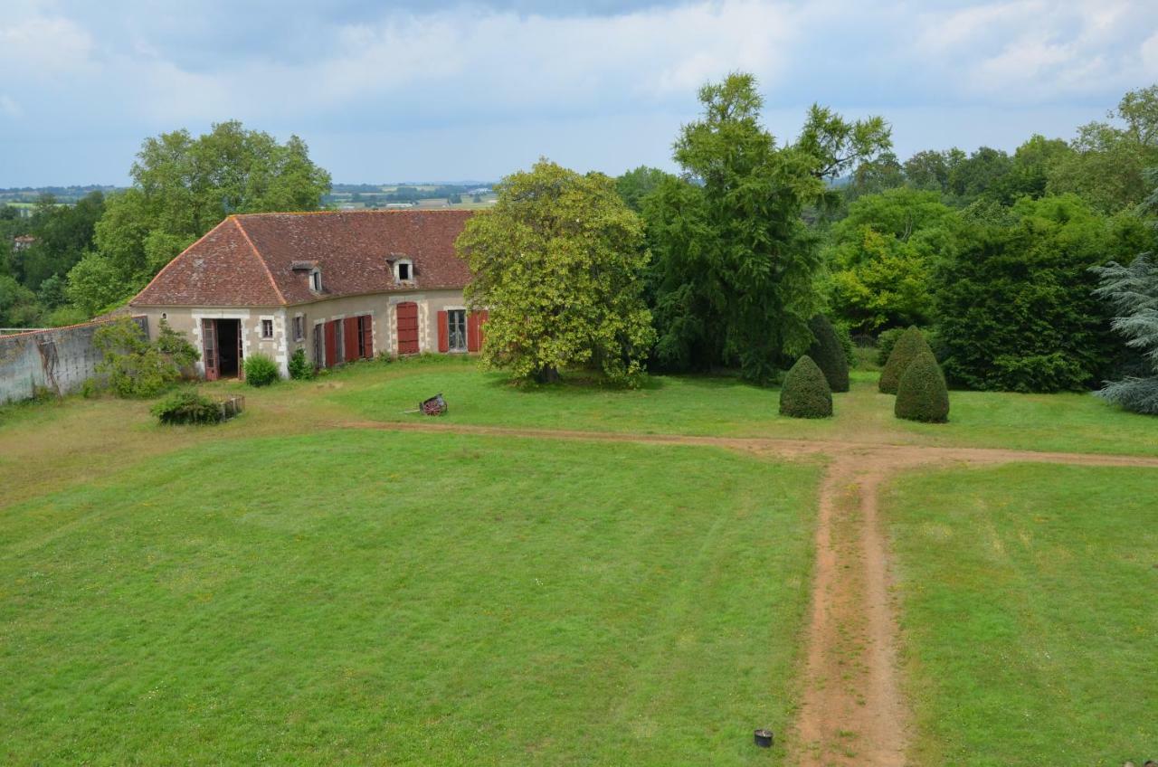 Chateau Des Noces Bazoges-en-Pareds Bagian luar foto