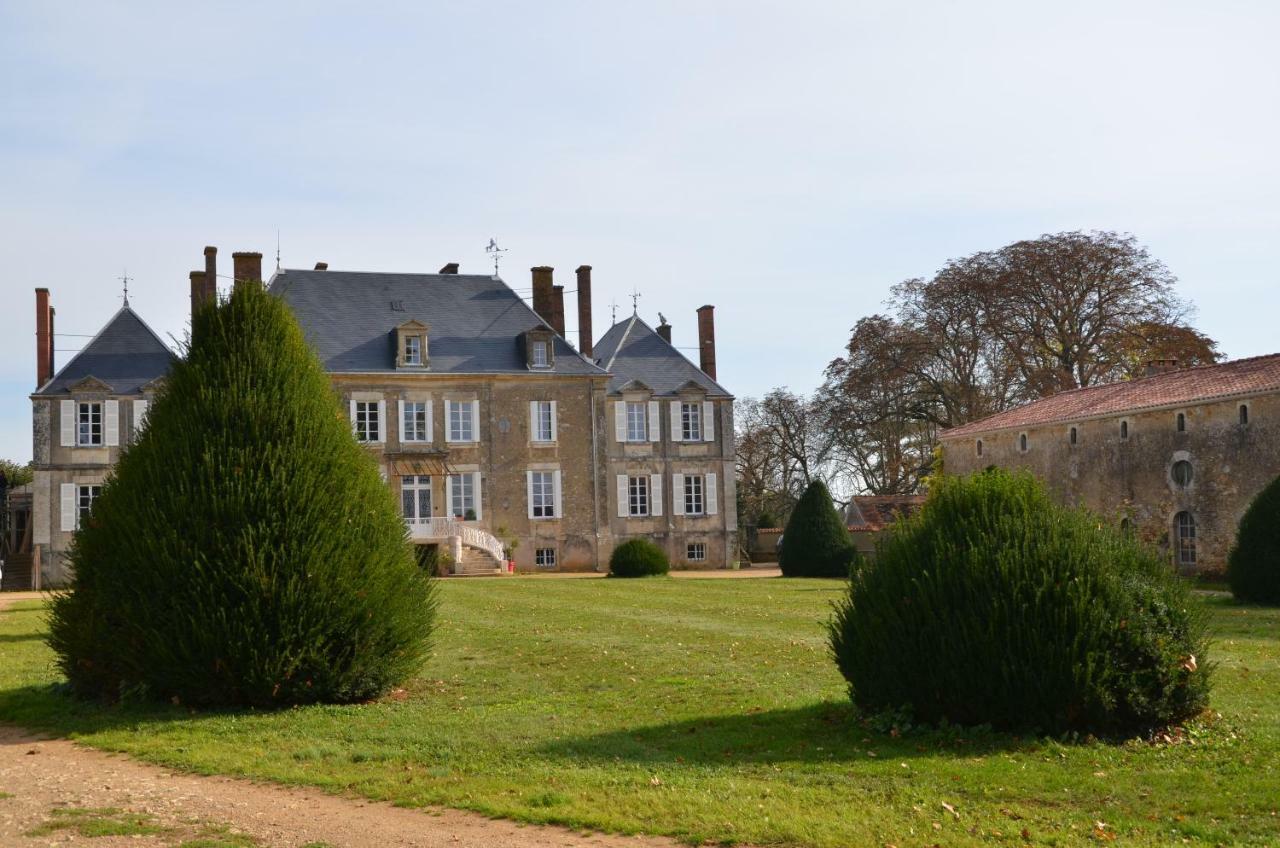 Chateau Des Noces Bazoges-en-Pareds Bagian luar foto
