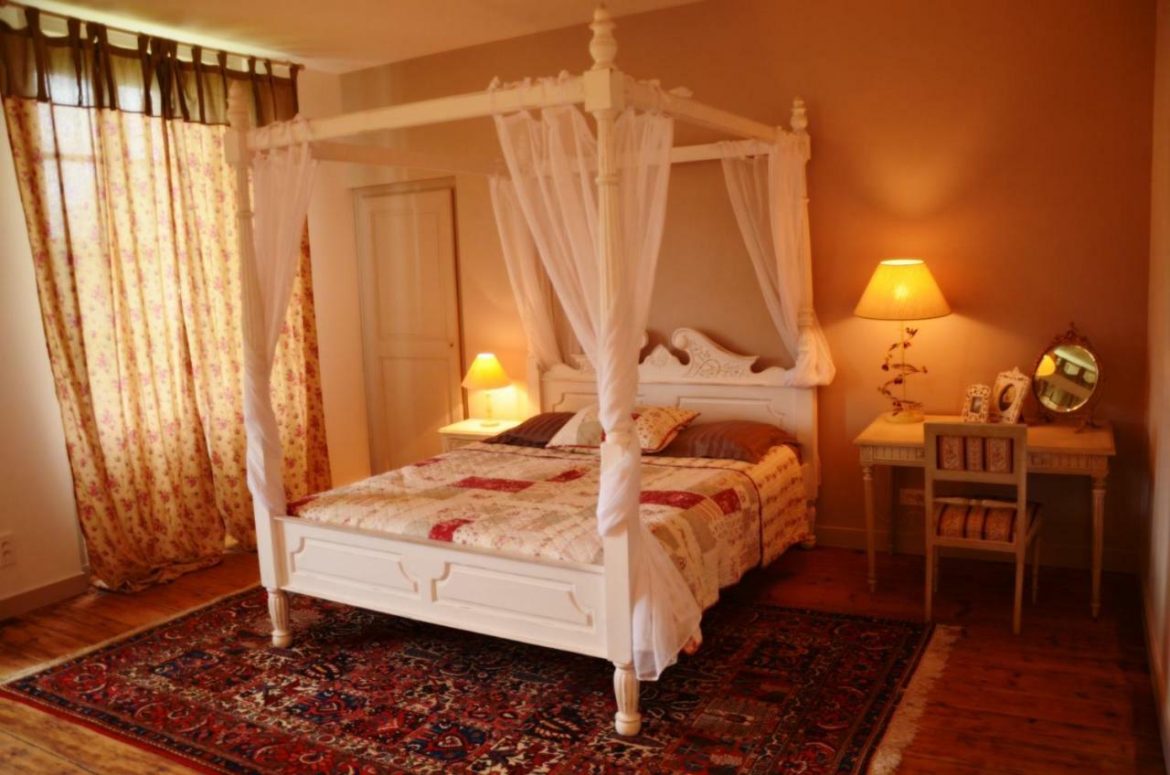 Chateau Des Noces Bazoges-en-Pareds Bagian luar foto