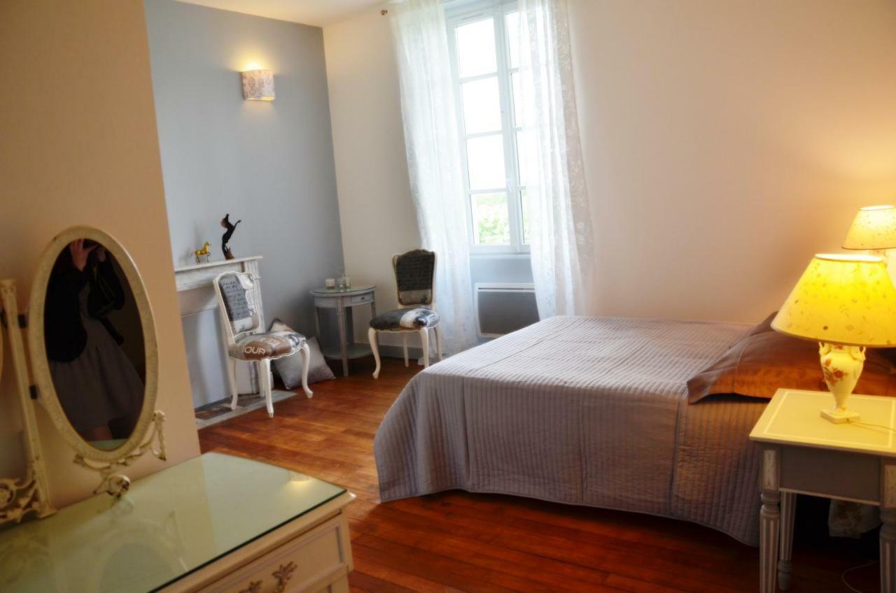 Chateau Des Noces Bazoges-en-Pareds Bagian luar foto