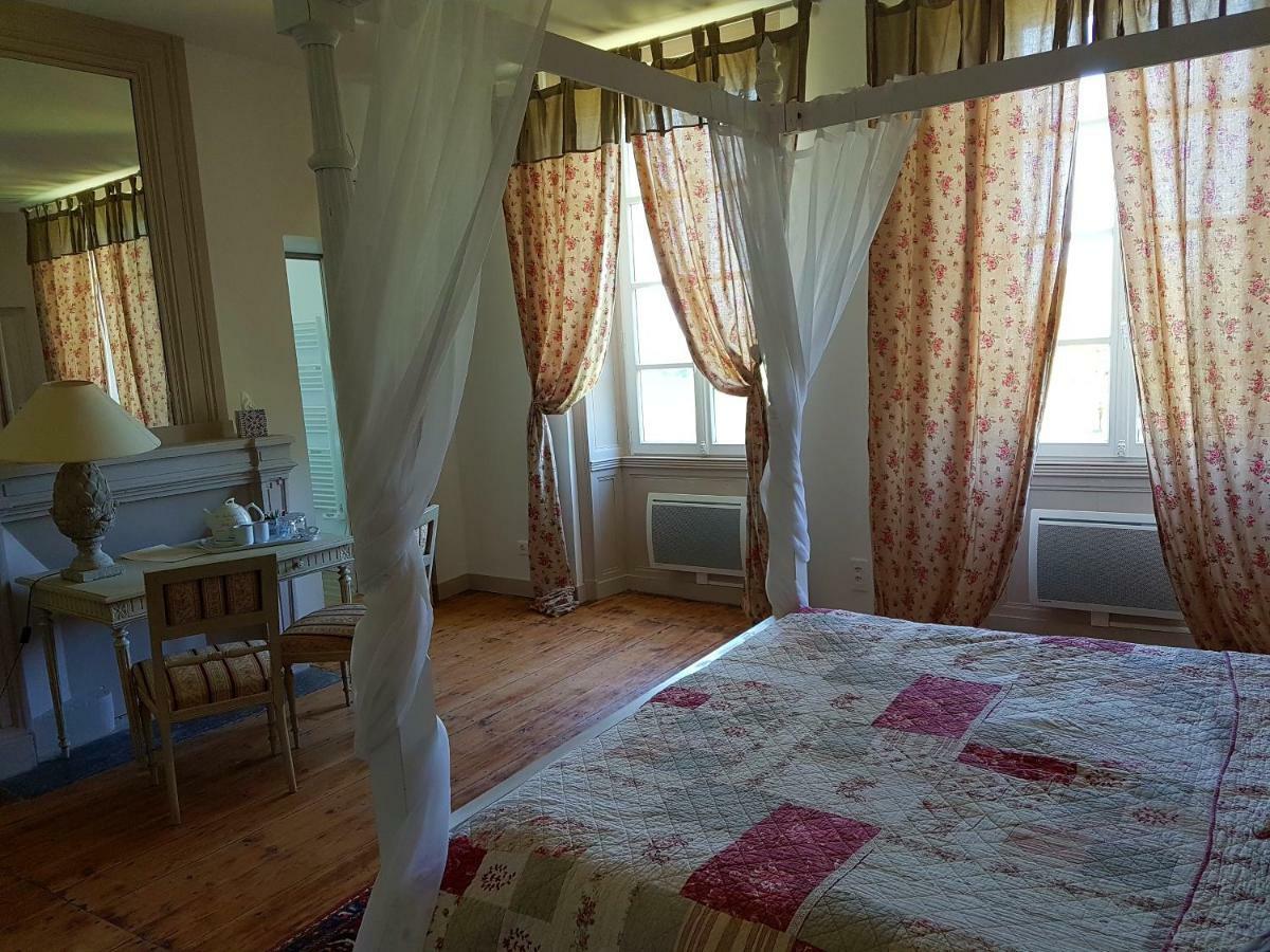 Chateau Des Noces Bazoges-en-Pareds Bagian luar foto